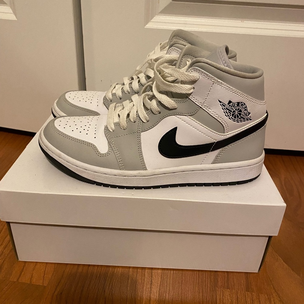 Air Jordan 1 Mid